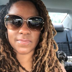 Meet your Posher, Kelli